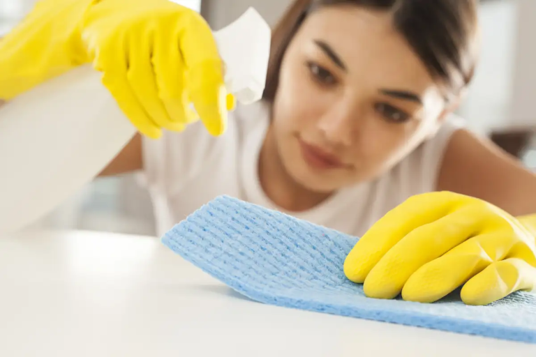 Así puedes quitarle el mar olor a los trapos de la cocina
