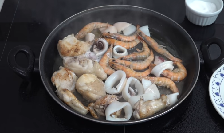 Así se hace una paella mixta para que todo quede bien compaginado