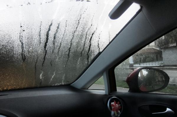 Cuando Los Cristales Del Coche Se Empañan Resulta Peligroso Conducir