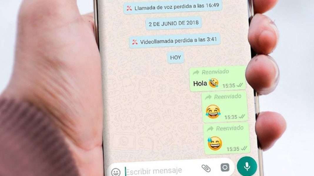 Es posible eliminar la etiqueta de reenviado en WhatsApp