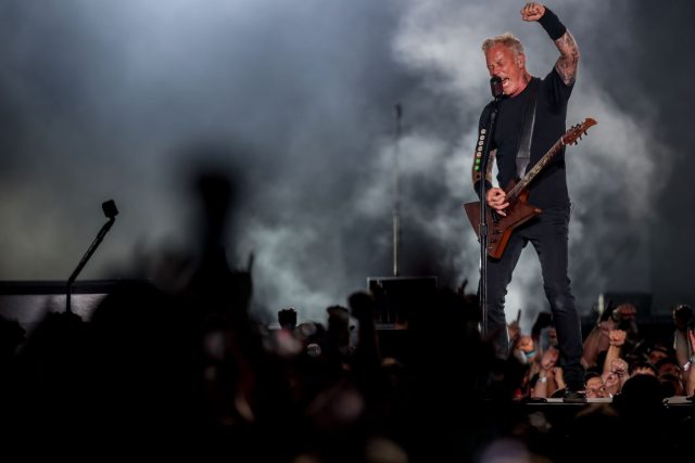 Metallica regresa a su versión más oscura en LuxAeterna
