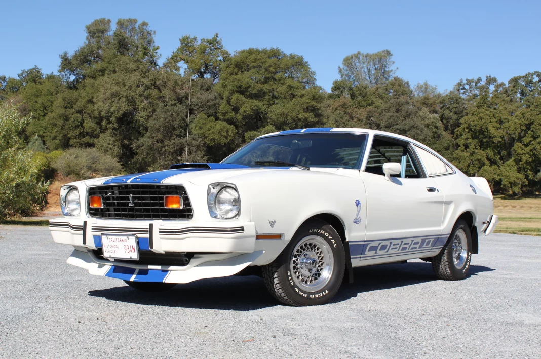 Coches: Ford Mustang II Cobra II de la serie “Los Ángeles de Charlie”