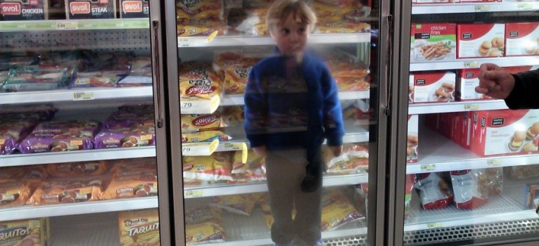 Gente que no debió llevar a sus hijos de compras