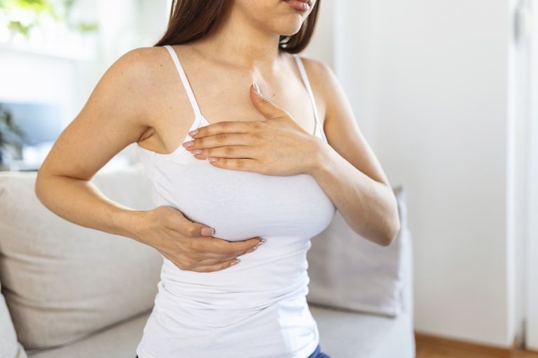El síntoma desconocido que te avisa que tendrás cáncer de mama en unos años