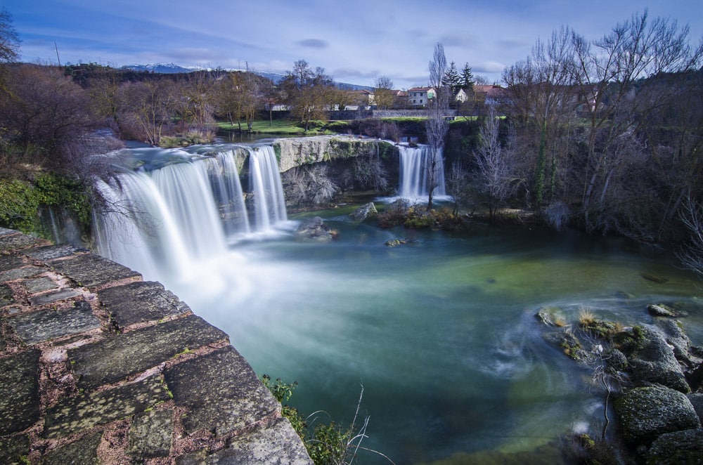 Pedrosa De La Tobalina Una Cascada De Seda En Burgos