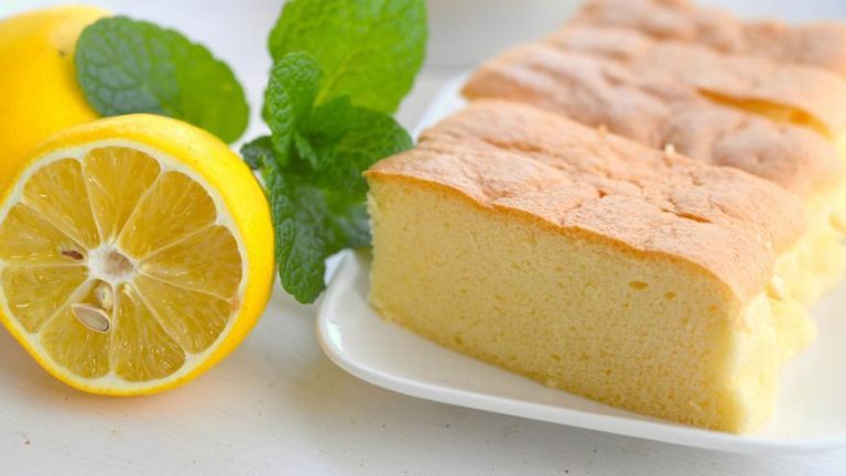 Los tres únicos ingredientes para hacer una tarta de yogurt