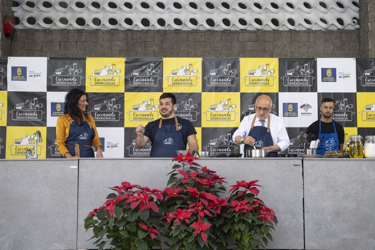 ‘Cocinando Democracia’ impregna de reflexiones y aromas el Mercado Central