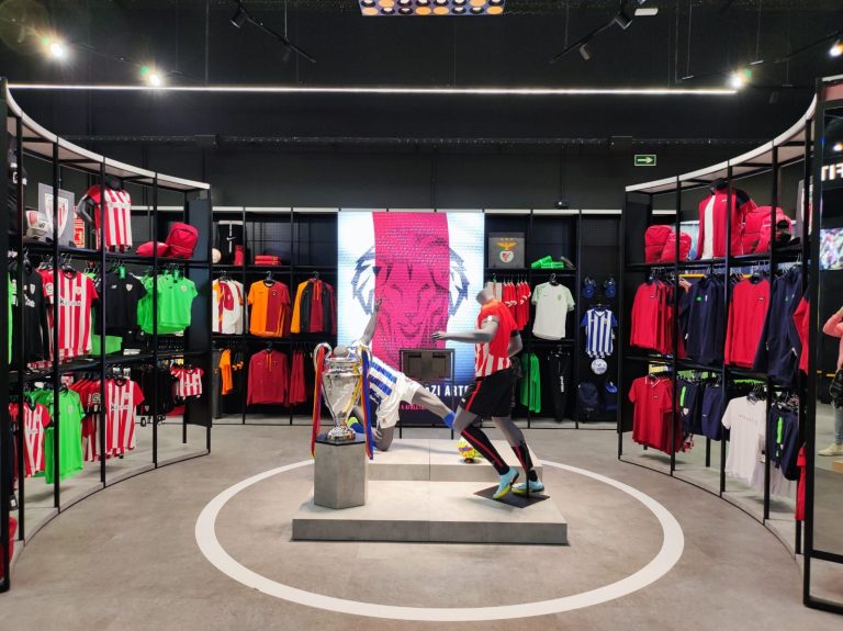 Fútbol Emotion abre la catedral del material de fútbol de Bilbao en Megapark Barakaldo