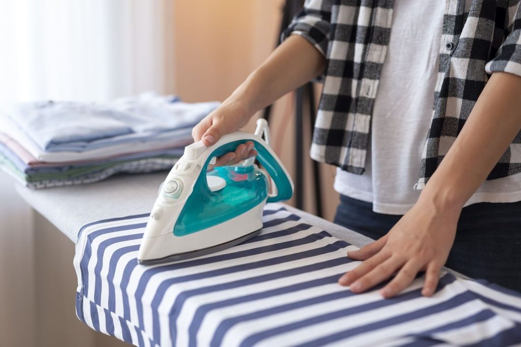 Trucos Para Secar La Ropa Dentro De Casa Sin Humedad Ni Malos Olores 9 Usa Tu Plancha Para Secar La Ropa