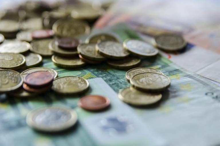 El INE pasa la tijera y recorta el crecimiento de España a casi cero