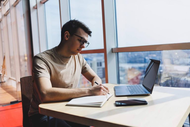 Formación online para las oposiciones de administrativo, en josenrique.es