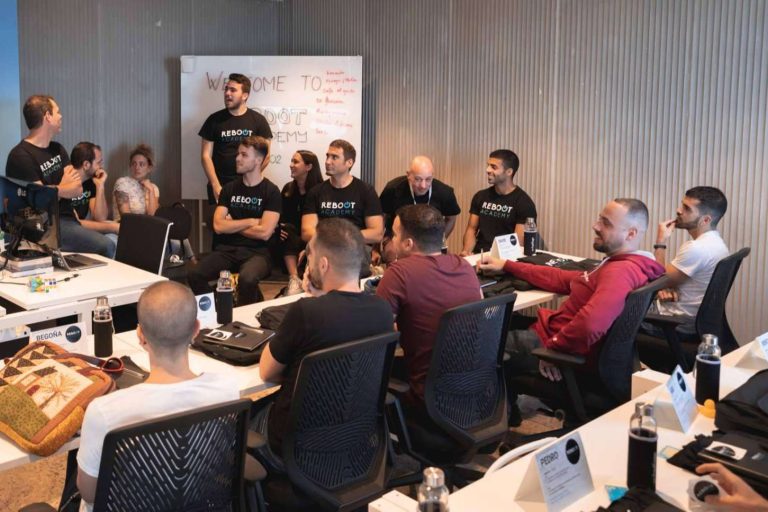 Reboot Academy se encarga de impulsar la carrera profesional en desarrollo Web Full-Stack junto al Servicio Canario de Empleo
