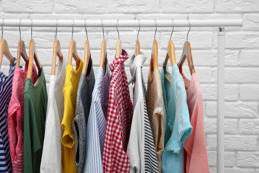 Trucos Para Secar La Ropa Dentro De Casa Sin Humedad Ni Malos Olores 4 Elige Una Percha Para Secar La Ropa