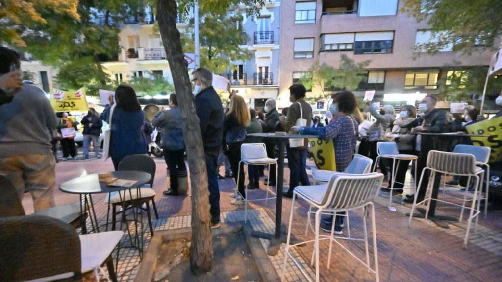 La Calle De Madrid Paraíso Para Los Fiesteros E Infierno Para Los Vecinos