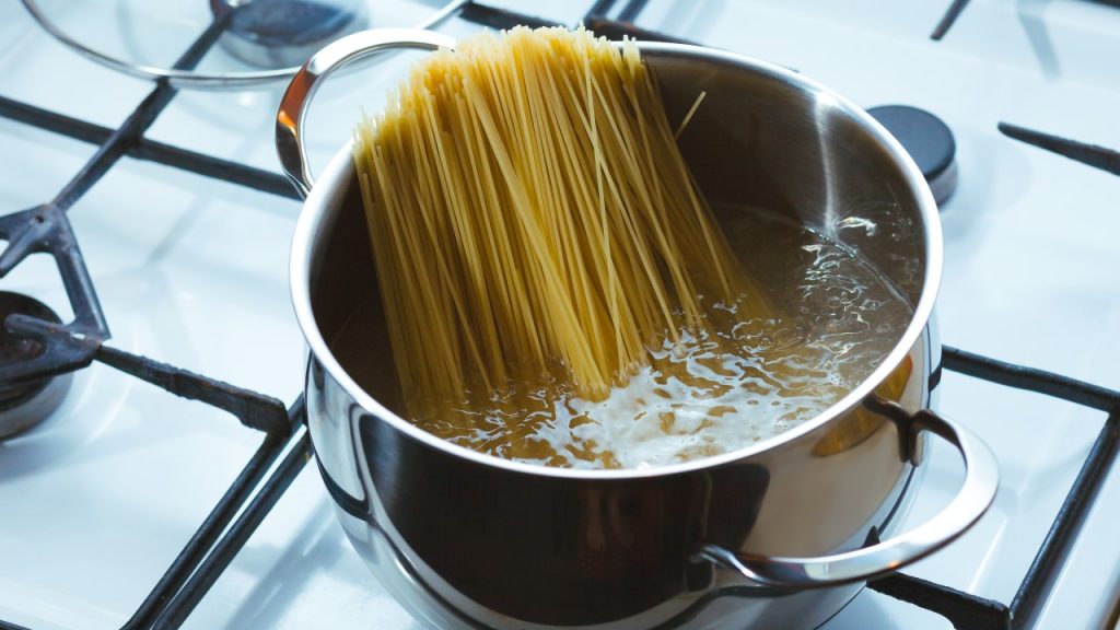 Por Qué No Debes Tirar El Agua Donde Cueces La Pasta