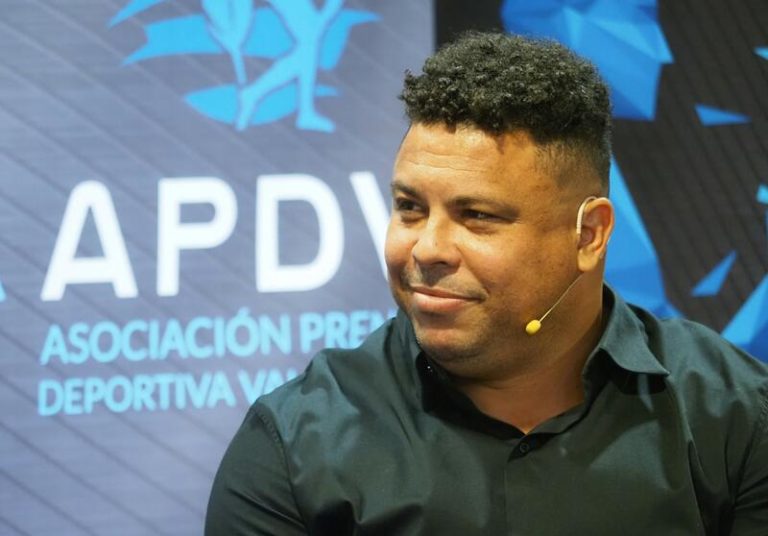 Ronaldo, sobre los insultos racistas a Vinícius: «Es lamentable, repugnante, vergonzoso e inadmisible»