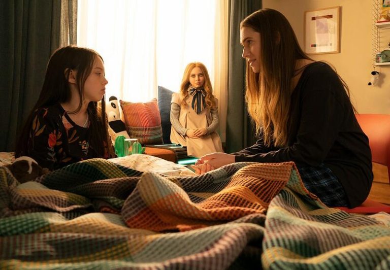 ‘Living’, ‘Operación Fortune: El gran engaño’ y la cinta de terror ‘M3GAN’ llegan a los cines