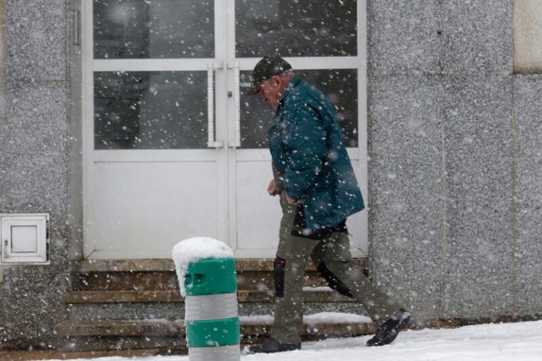 El frío, el viento y olas la nieve tendrán este viernes en riesgo a una veintena de provincias
