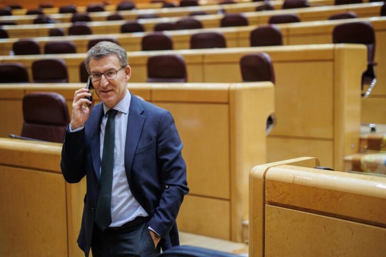 Feijóo asegura que no llegaría al Gobierno «a cualquier precio» y tilda a los ministros de «mediocres»