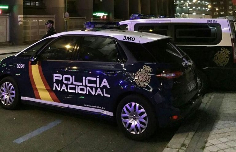 Un menor de 13 años apuñala a la madre de su novia en Carabanchel (Madrid)