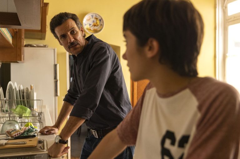 Disney+ lanza el tráiler de ‘La Chica Invisible’ y emociona a Blue Jeans: «no podía tener mejor casa»