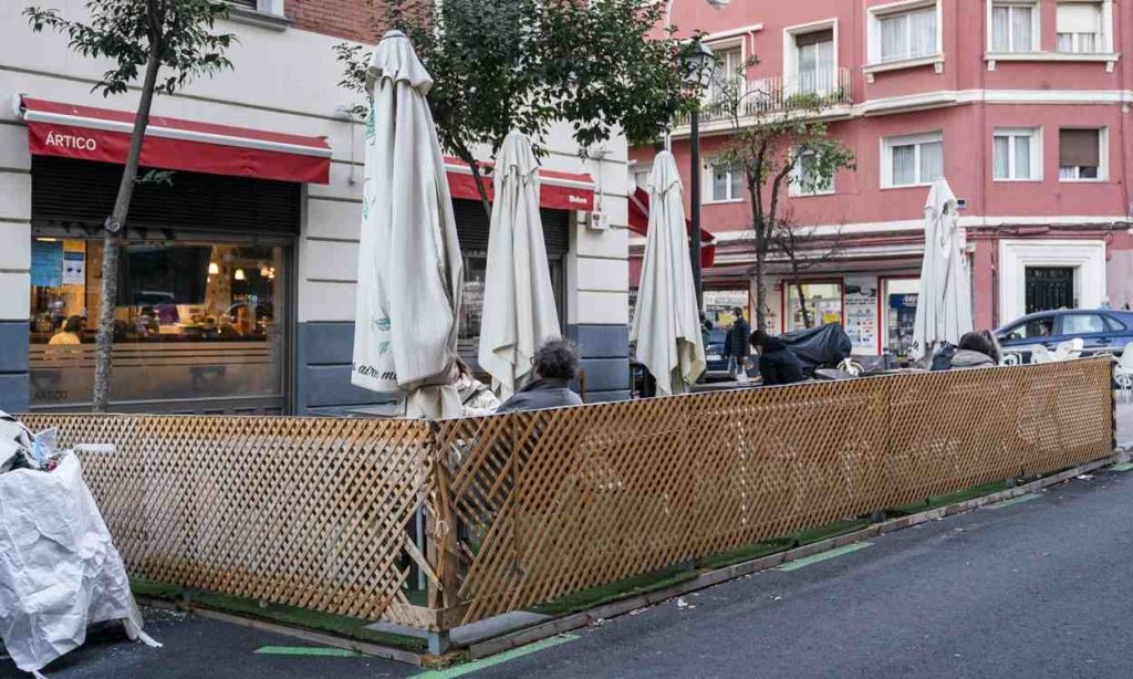 La Calle De Madrid Paraíso Para Los Fiesteros E Infierno Para Los Vecinos