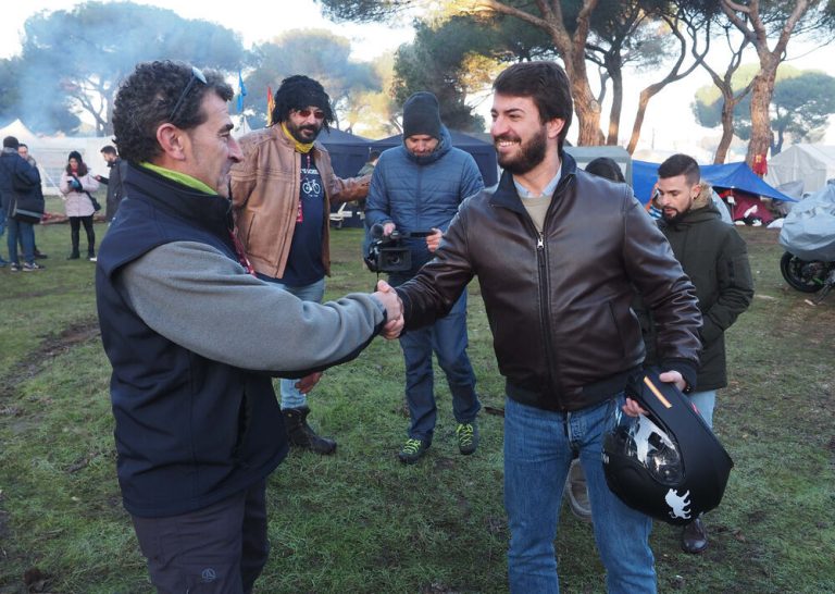 Juan García Gallardo hace el «ridículo» en Pingüinos