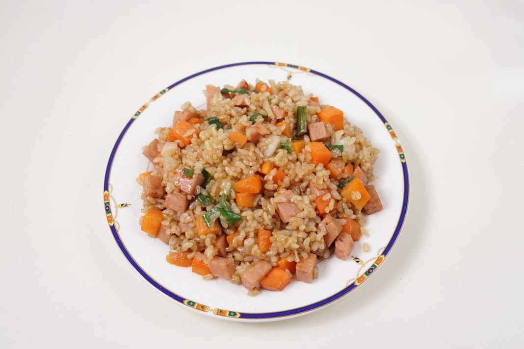 Arroz con bacón, cómo prepararlo para toda la familia