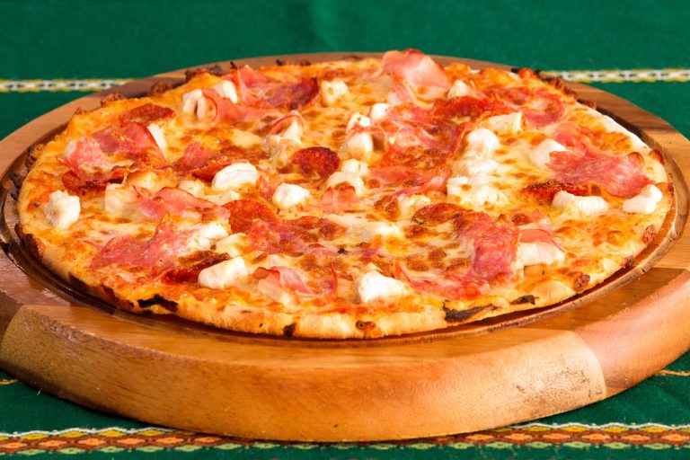 Así puedes preparar una pizza en casa igual que en Domino’s