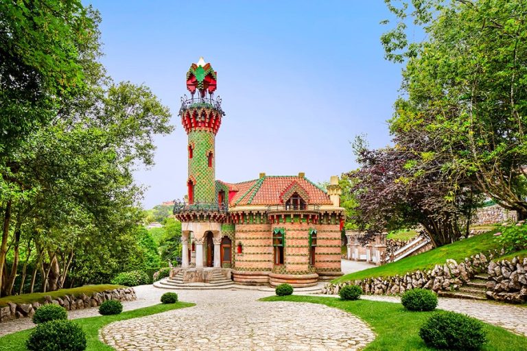 Las joyas de Gaudí que puedes visitar sin ir a Cataluña