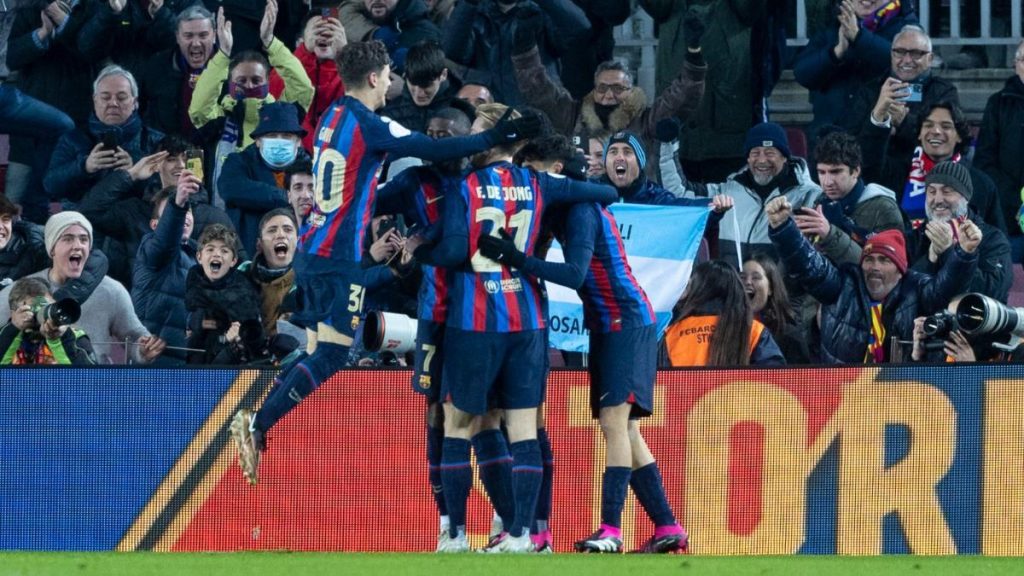 El Fc Barcelona, En Aprietos
