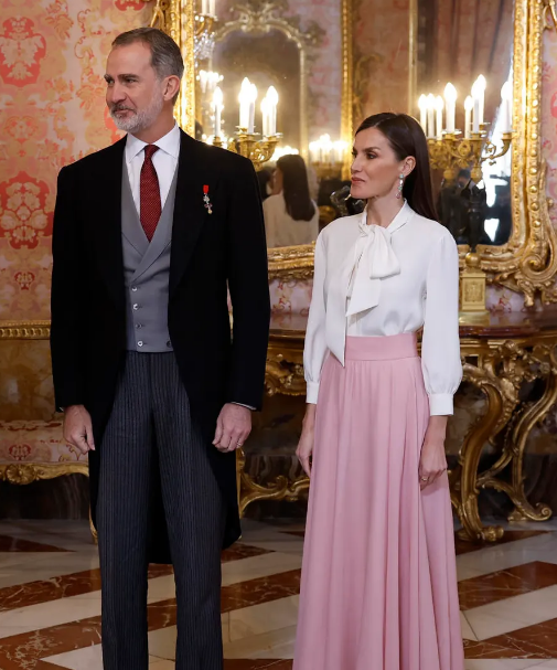 El Look Más Conservador De Letizia Que Ha Incendiado Las Redes