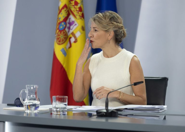 Yolanda Díaz da voz a la nueva prestación del paro: 600 euros para los artistas