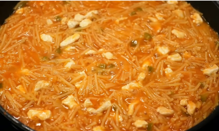 Fideuá de pollo: el secreto para que la pasta no se pase