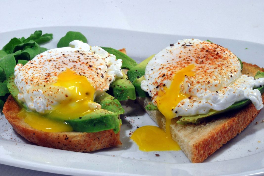 Huevos poché el sencillo truco para que queden perfectos