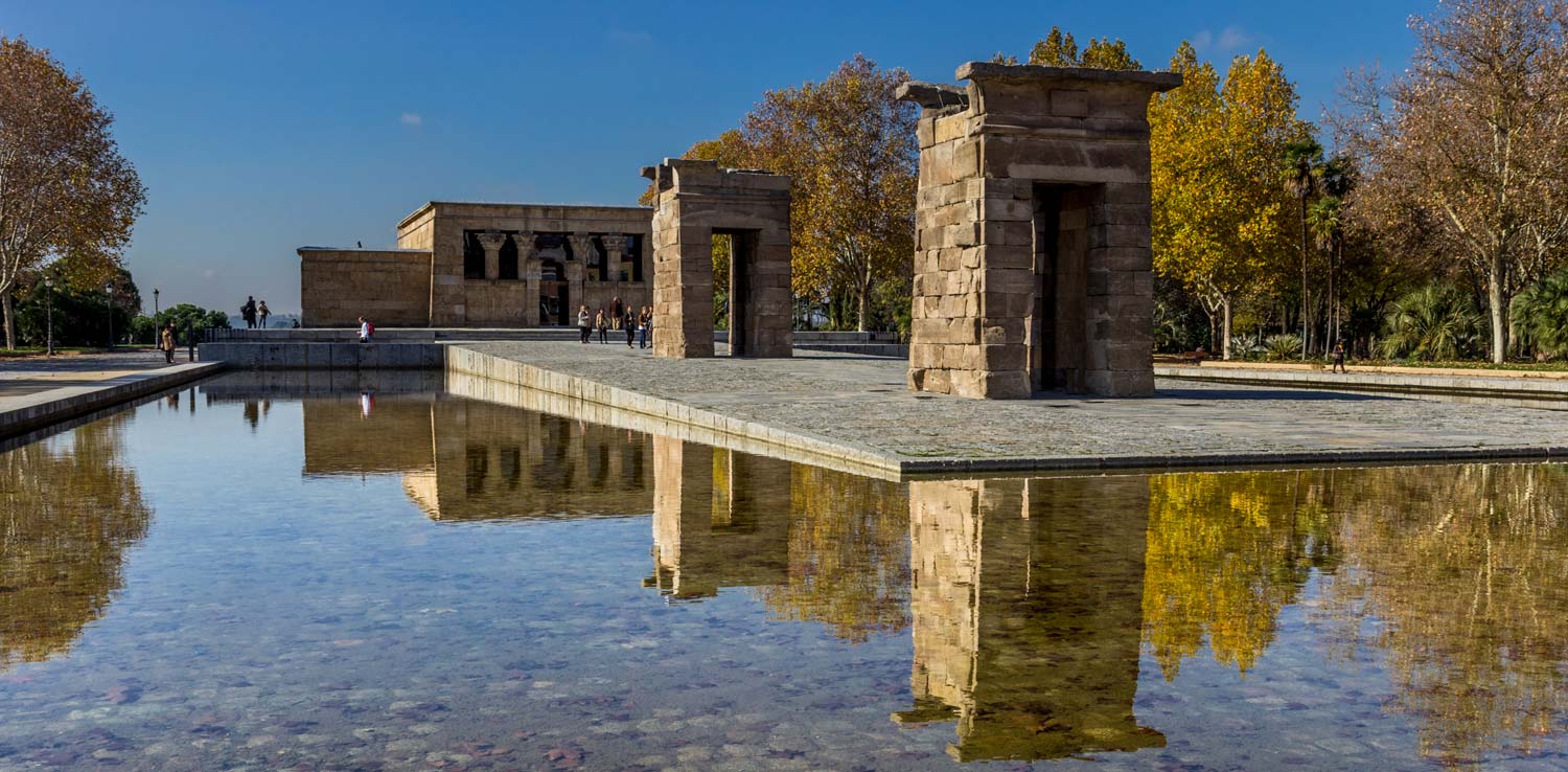 Admirar El Templo De Debod: Un Regalo De Egipto