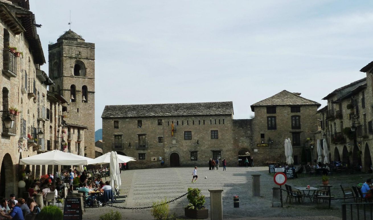 Plazas De Pueblos De España Con Encanto