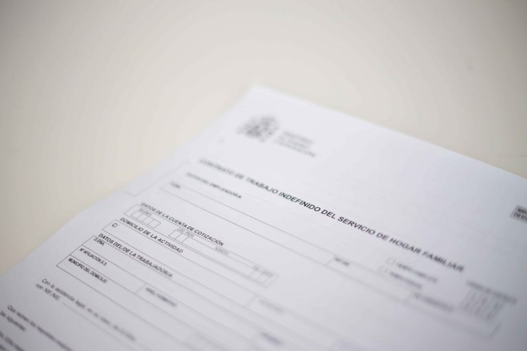 El Gobierno deja de ingresar 1.200 millones de euros por la economía sumergida en el sector de los cuidados