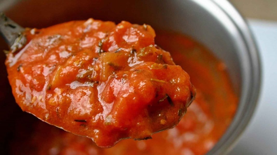 Ingredientes para hacer la salsa de las mini pizzas
