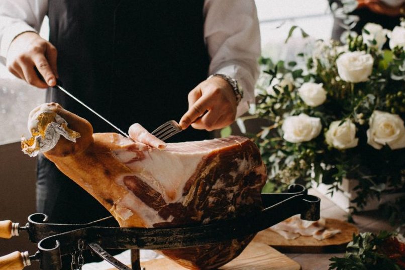 Jamón Ibérico: Así Puedes Cortarlo En Casa Igual Que Un Profesional