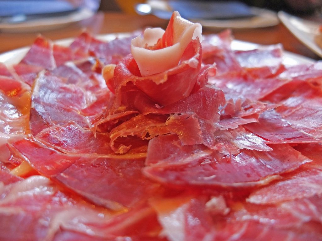 Jamón Ibérico: Así Puedes Cortarlo En Casa Igual Que Un Profesional
