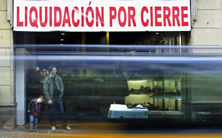 Las medidas del Gobierno se ceban con los autónomos: 20.000 comercios cerrados en 2022