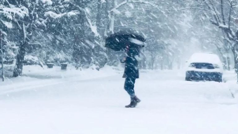La nieve, el frío y las heladas predominan hoy en casi toda España, con una docena de comunidades autónomas en alerta