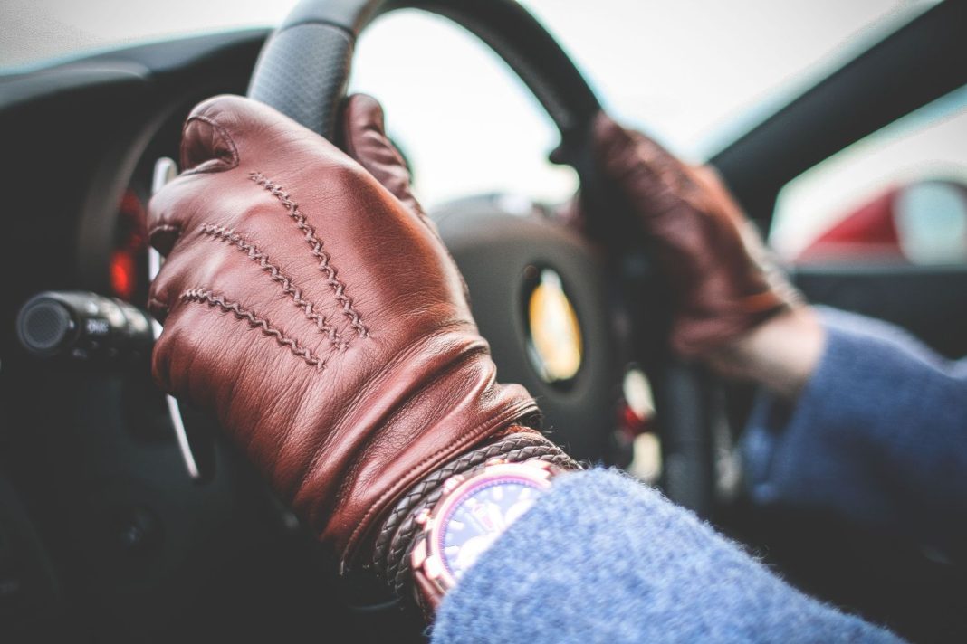 Los guantes de conducir te brindan una mayor protección