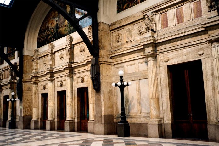 Pabellón Real De La Estación Central De Milán