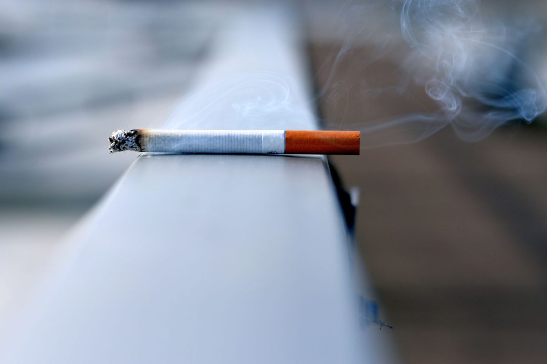 Lugares curiosos donde está prohibido fumar (incluido tu coche)