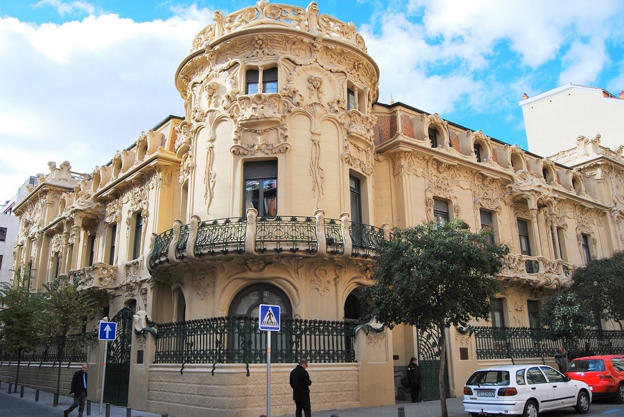 Las Joyas De Gaudí Que Puedes Visitar Sin Ir A Cataluña