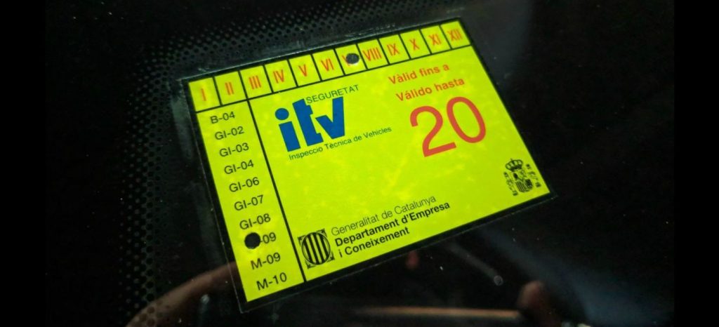 Dgt: Los Elementos Imprescindibles Que Debes Llevar En El Coche Si No Quieres Una Multa