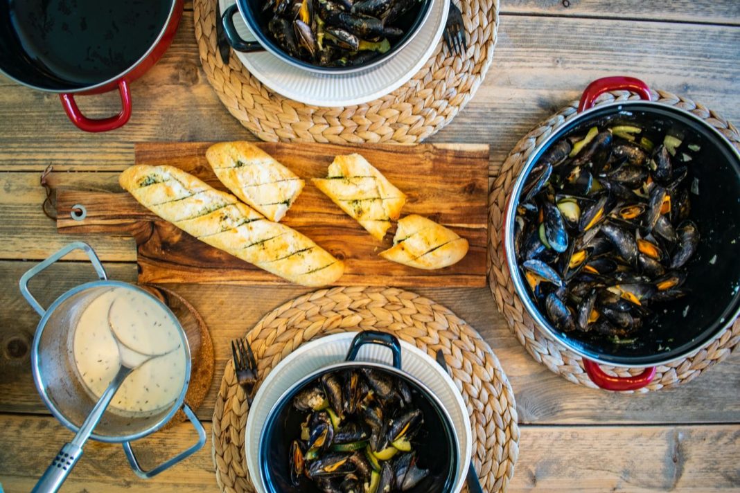 Sopa de pescado y mejillones la cena súper fácil que te protegerá del frío