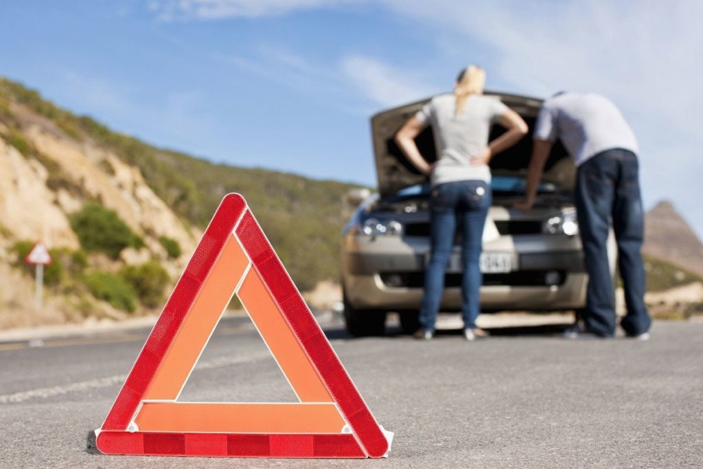 Dgt: Los Elementos Imprescindibles Que Debes Llevar En El Coche Si No Quieres Una Multa